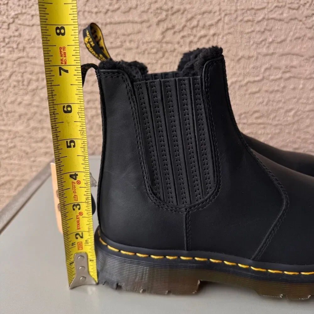 Dr. Martens 2976 Wintergrip Chelsea Boots Womens 8 Fur Lined Black Leather Pull